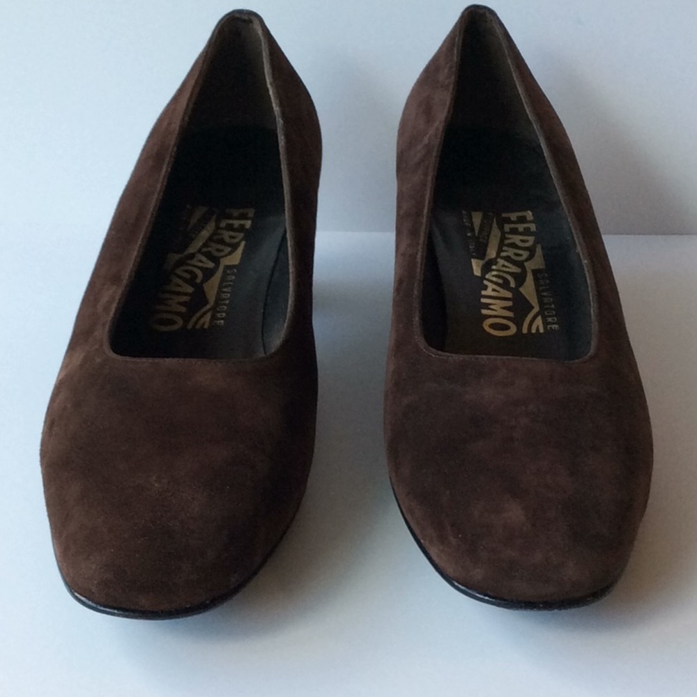 Vintage Ferragamo brown suede kitten heels size 6.5